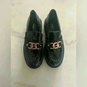 Guess black patent leather lug sole loafers with gold tone G link chain W size 8